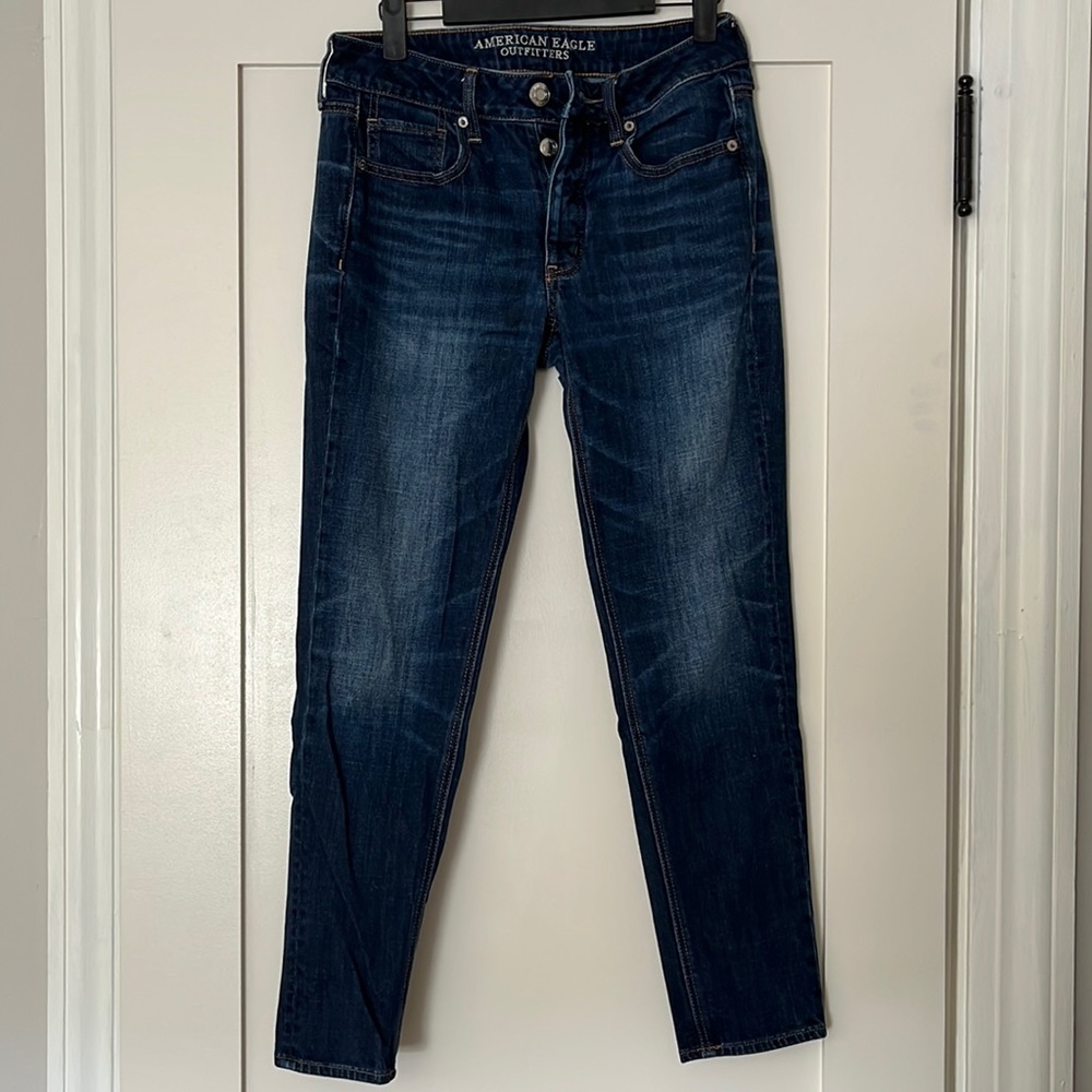 American Eagle Mom-Jean. Mid rise, dark wash. Size 4